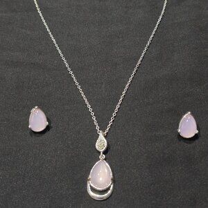 AVON Necklace and Earrings set